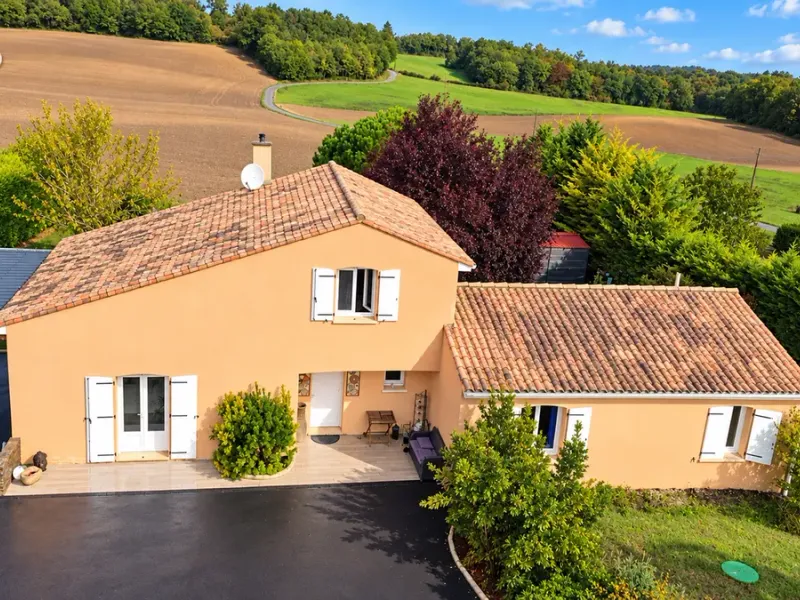 Photo Maison à Villebois-Lavalette au prix de 249 000€