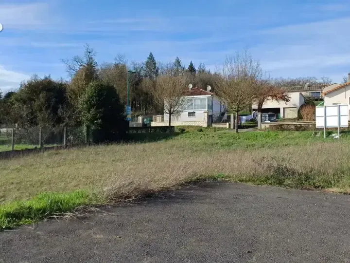 Photo Terrain à Trois-Palis au prix de 39 000€