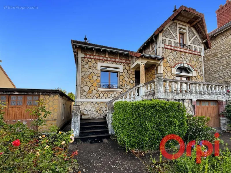 Photo Maison à Saint-Amand-Montrond au prix de 109 000€