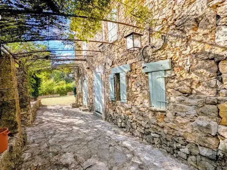 Photo Maison à Entrecasteaux au prix de 399 000€