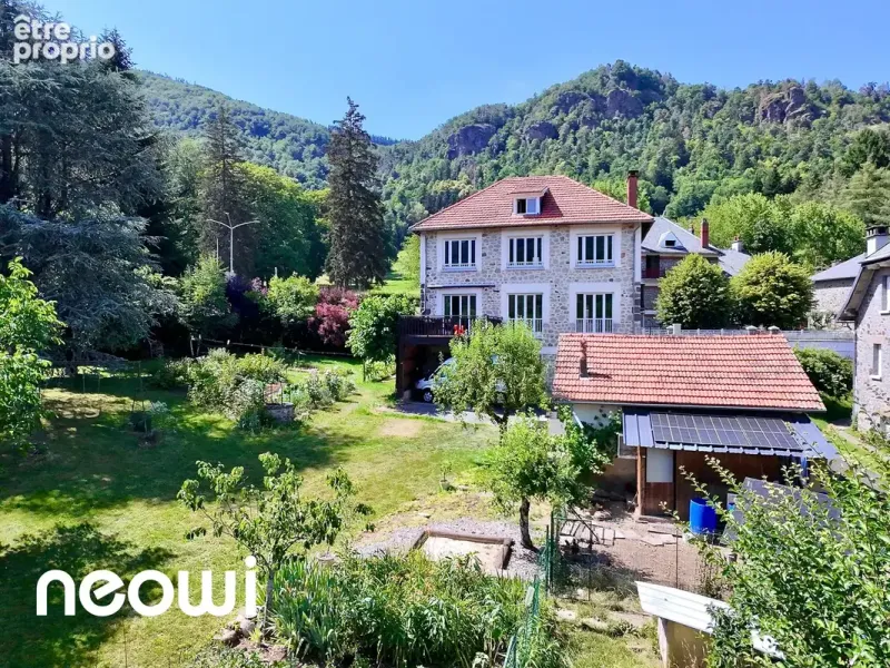 Photo Maison à Vic-Sur-Cere au prix de 299 250€