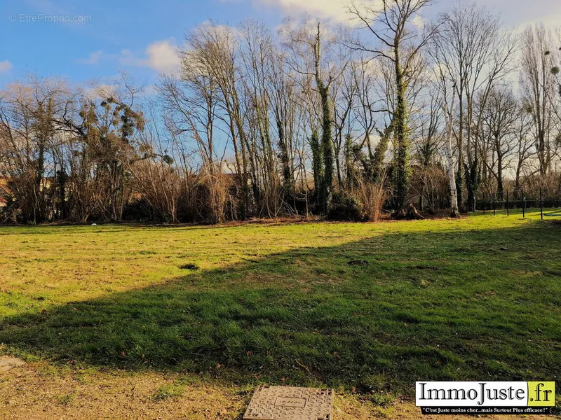 Photo Terrain à La Boissiere-Ecole au prix de 121 000€