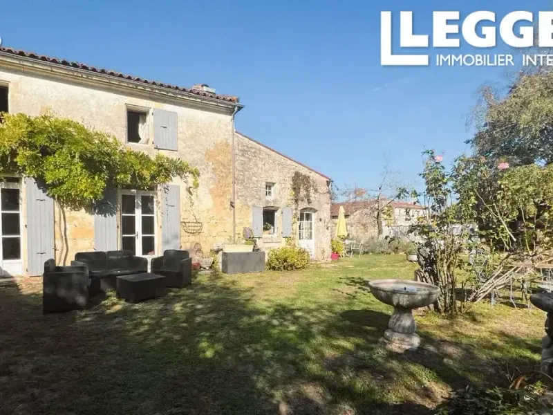 Photo Maison à Saint-Savinien au prix de 445 200€