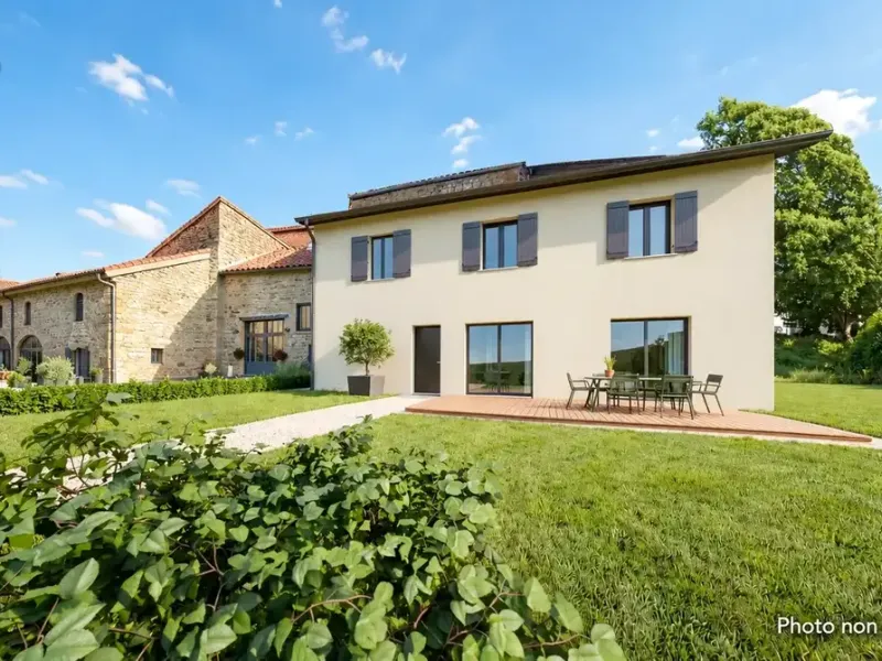 Photo Terrain à Ville-Sur-Jarnioux au prix de 150 000€