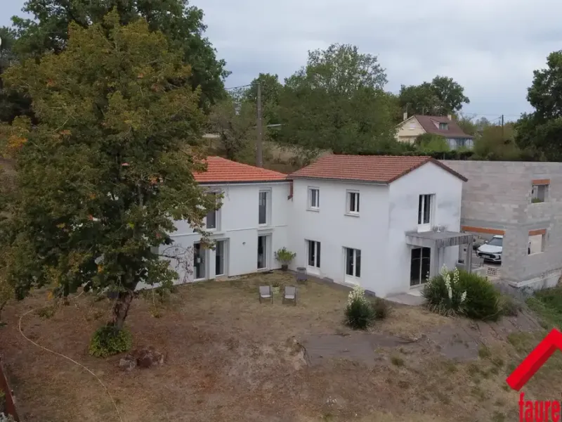 Photo Maison à Terrasson-Lavilledieu au prix de 319 500€