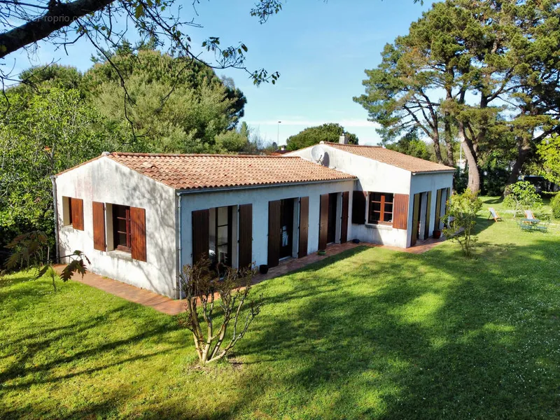 Photo Maison à Le Grand-Village-Plage au prix de 380 000€