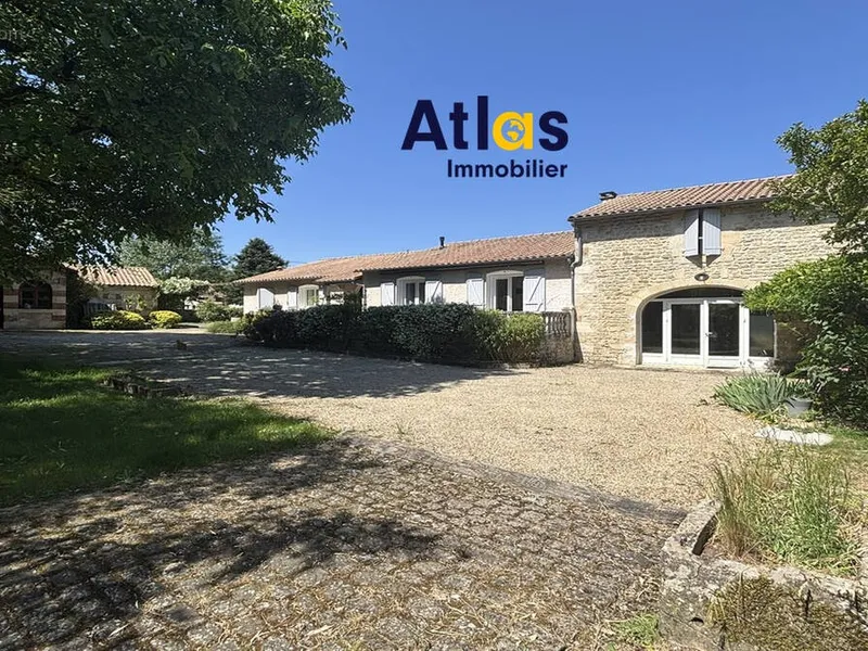 Photo Maison à Vouille au prix de 371 000€
