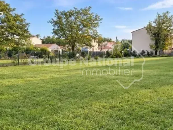 Photo Terrain à Sauveterre au prix de 149 000€