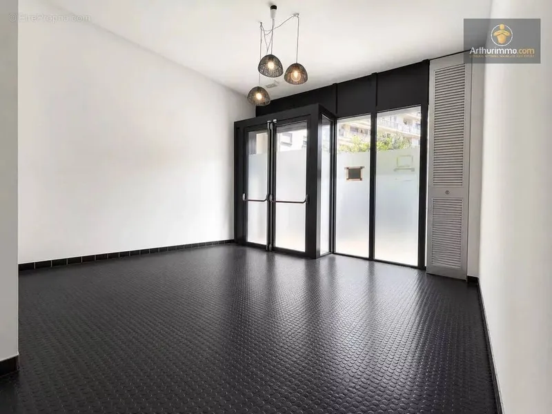 Photo Commerce à Nice au prix de 230 000€