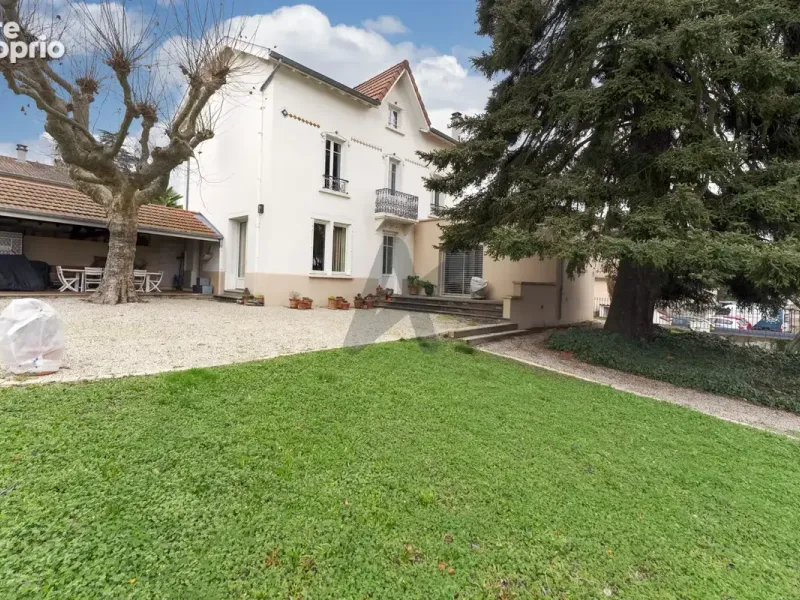 Photo Maison à Saint-Genis-Les-Ollieres au prix de 895 000€