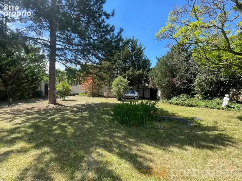 Photo Terrain à Saint-Maur-Des-Fosses au prix de 690 000€
