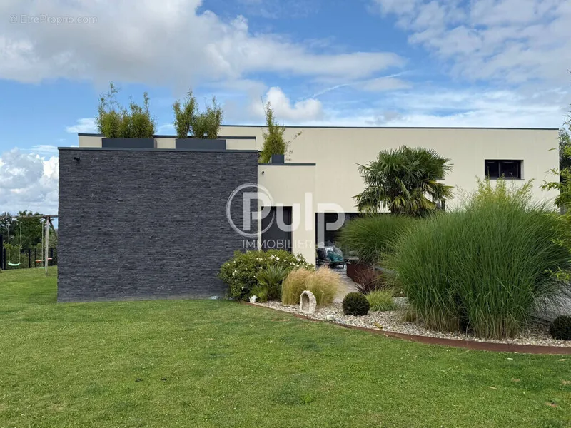 Photo Maison à Vimy au prix de 889 000€