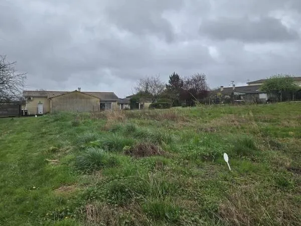 Photo Terrain à Cerons au prix de 116 000€