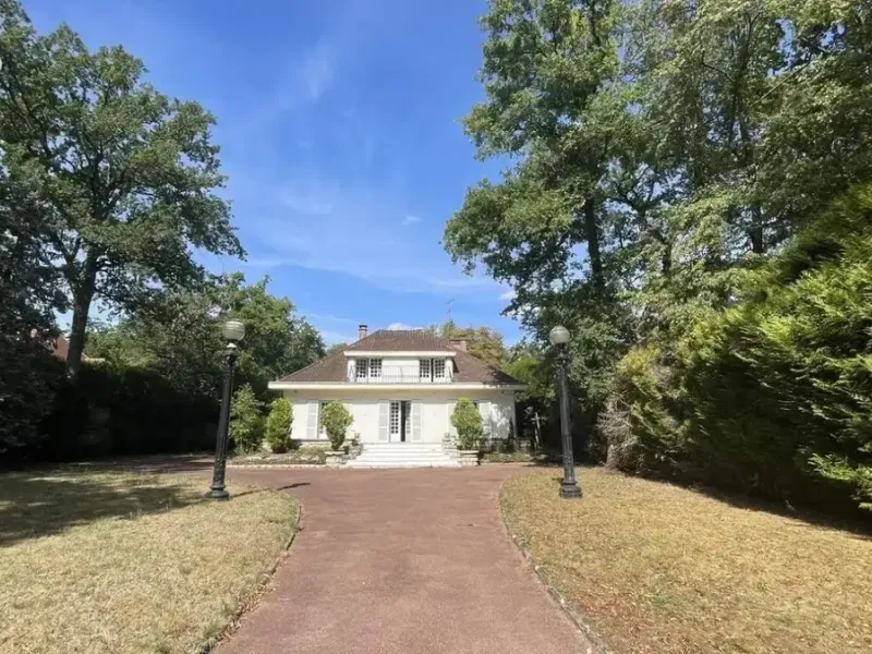Photo Maison à Lamorlaye au prix de 599 000€