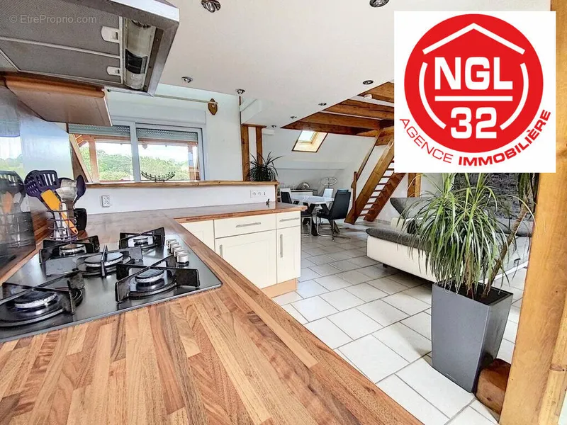 Photo Appartement à Mesigny au prix de 362 000€