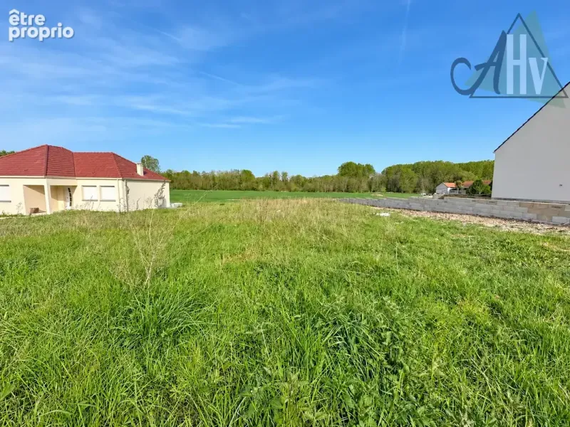 Photo Terrain à Les Ormes-Sur-Voulzie au prix de 62 700€