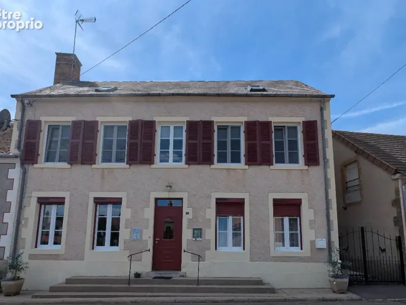 Photo Maison à Saint-Bonnet-Troncais au prix de 192 000€
