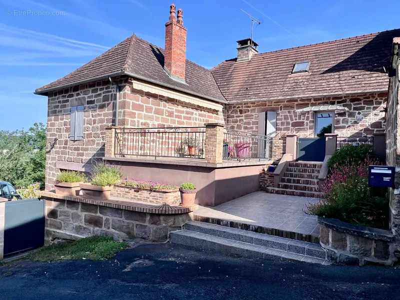 Photo Maison à Saint-Viance au prix de 299 000€