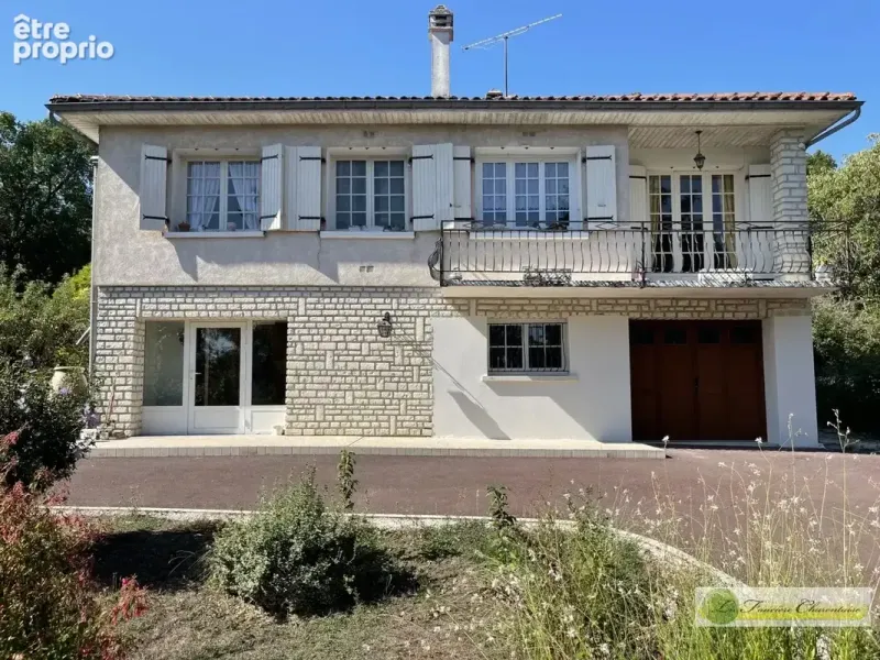 Photo Maison à Aigre au prix de 109 999€