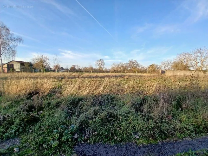 Photo Terrain à Souvigny au prix de 11 760€