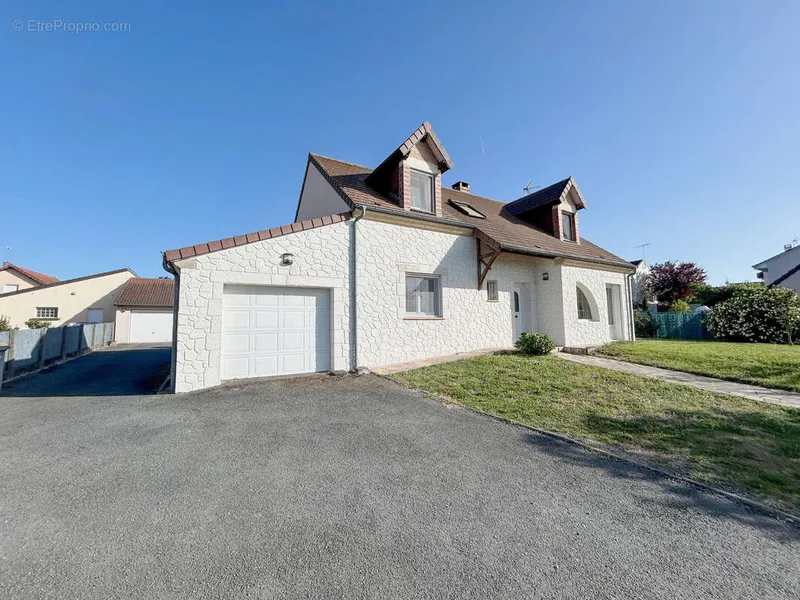 Photo Maison à Commentry au prix de 209 000€