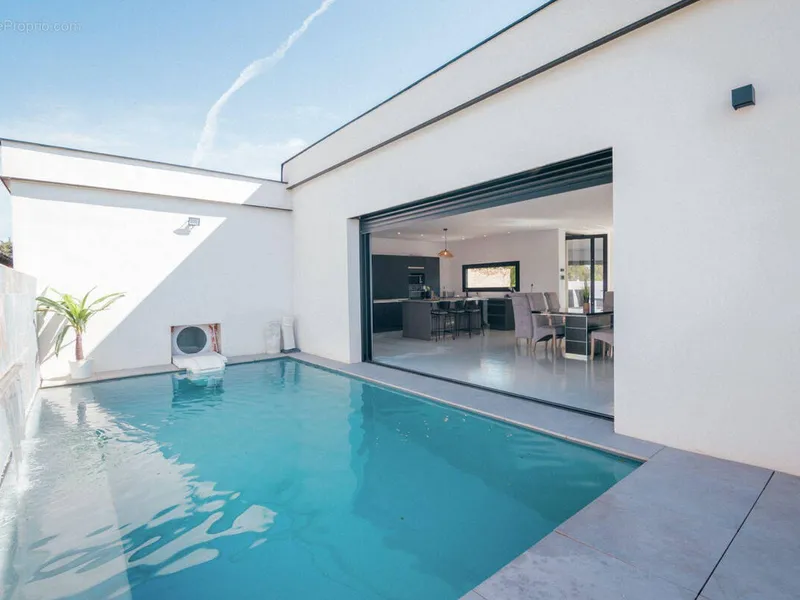 Photo Maison à Violes au prix de 499 000€