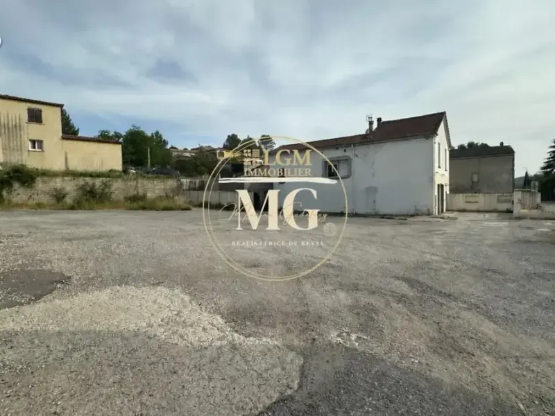 Photo Maison à Saint-Julien-Les-Rosiers au prix de 258 000€