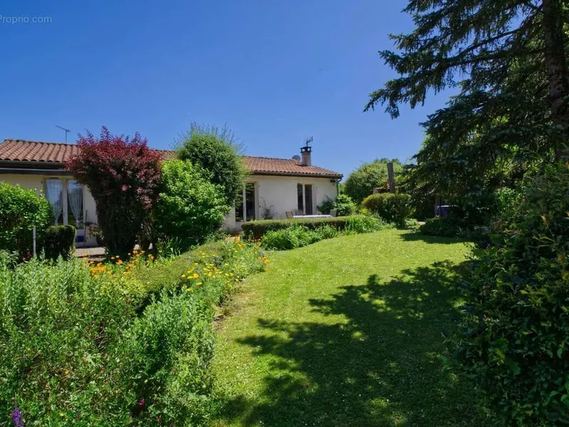 Photo Maison à Villefagnan au prix de 139 000€