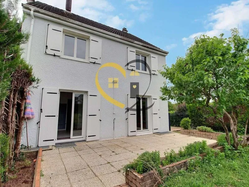 Photo Maison à Saint-Germain-Du-Puy au prix de 144 900€