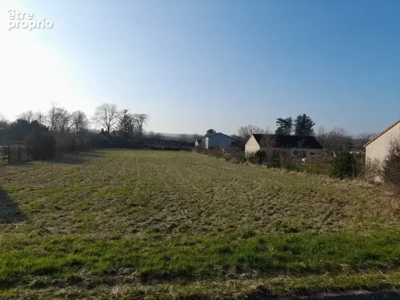 Photo Terrain à Saint-Maurice-Le-Vieil au prix de 35 001€