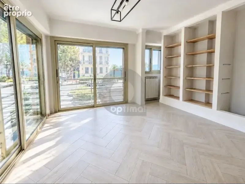 Photo Commerce à Menton au prix de 224 000€