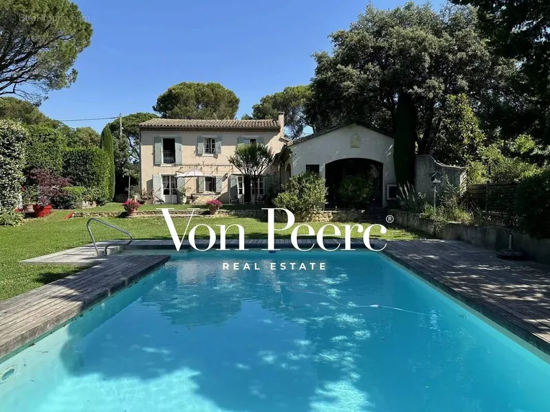 Photo Maison à Villeneuve-Les-Avignon au prix de 820 000€