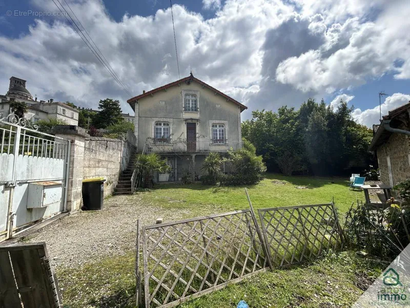 Photo Maison à Angouleme au prix de 245 000€