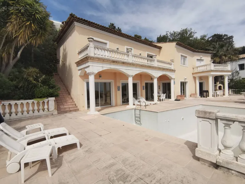 Photo Maison à Mandelieu-La-Napoule au prix de 1 800 000€