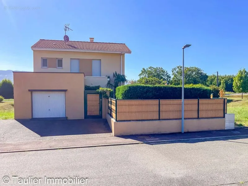 Photo Maison à Chatte au prix de 244 000€