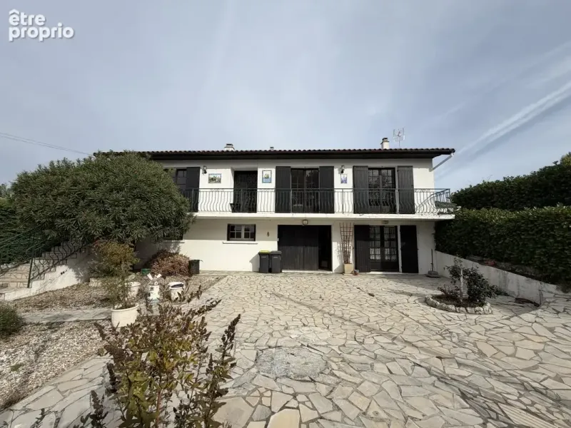 Photo Maison à La Roche-Chalais au prix de 187 000€