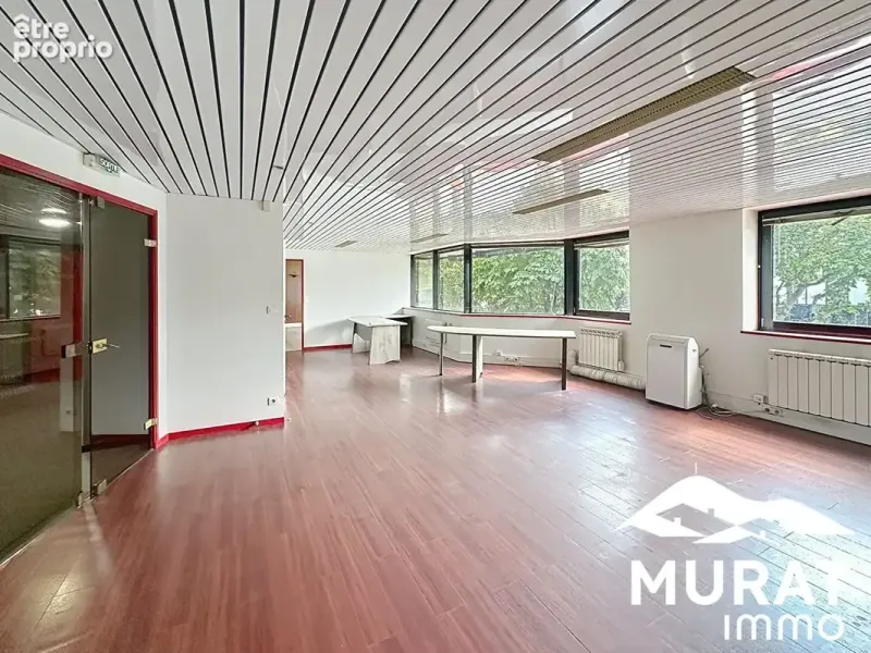 Photo Commerce à Clermont-Ferrand au prix de 243 800€