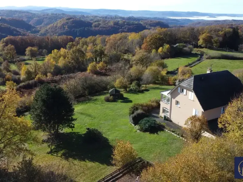 Maison 8 pièces LANOBRE (Cantal) 