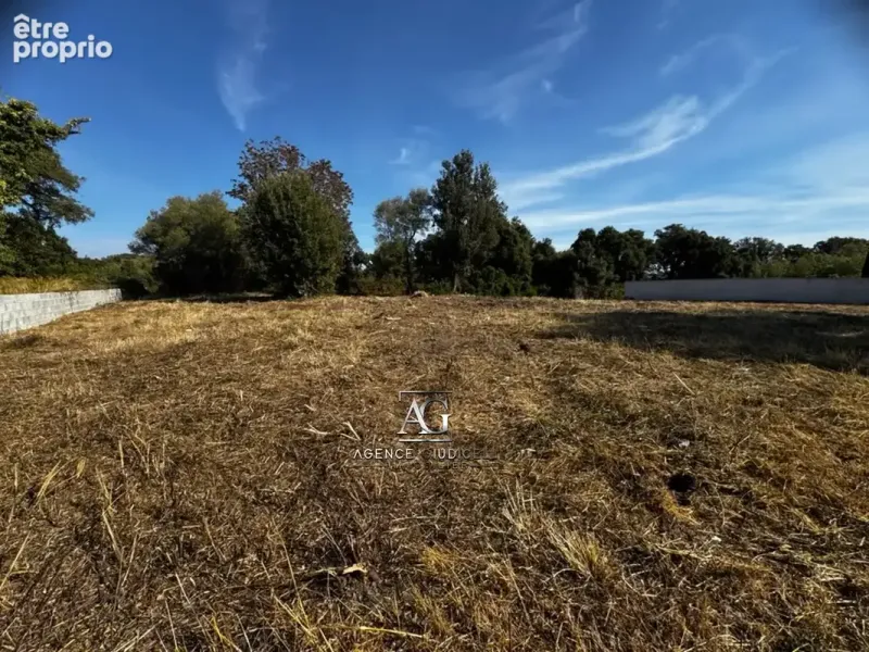 Photo Terrain à Solaro au prix de 66 000€