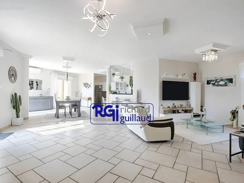 Photo Maison à Virieu au prix de 490 000€
