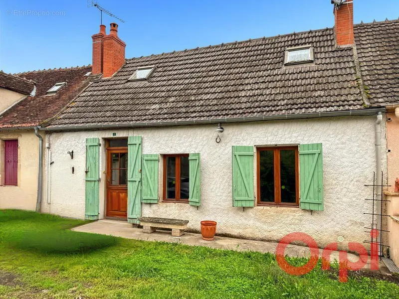 Photo Maison à Ainay-Le-Vieil au prix de 45 000€