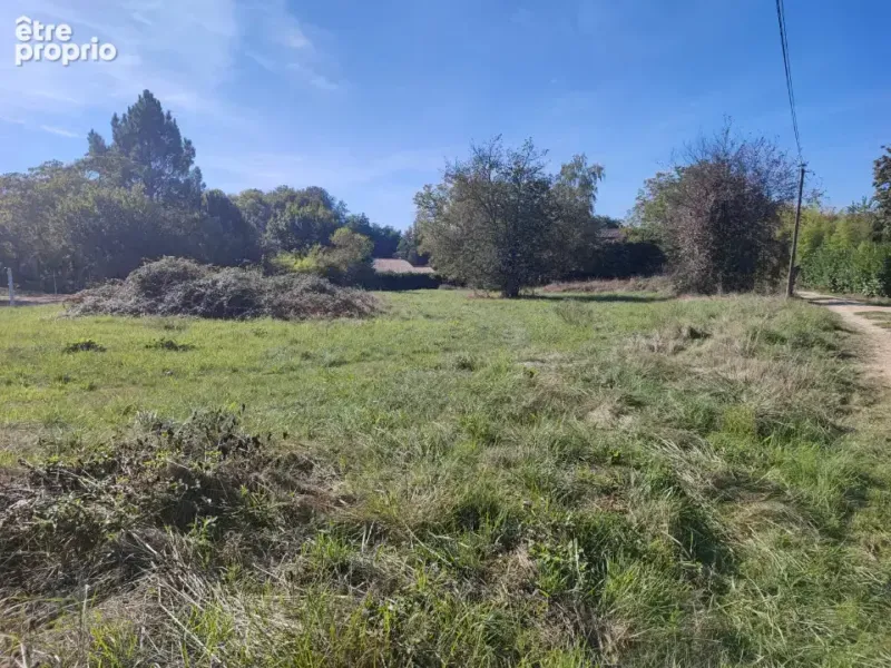 Photo Terrain à Saint-Pierre-De-Bat au prix de 70 200€