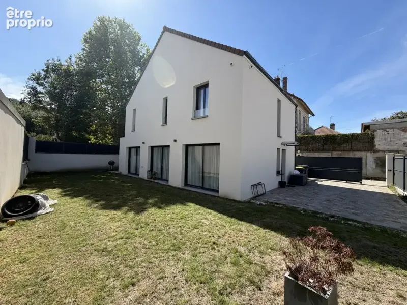 Photo Maison à Saint-Remy-Les-Chevreuse au prix de 610 000€