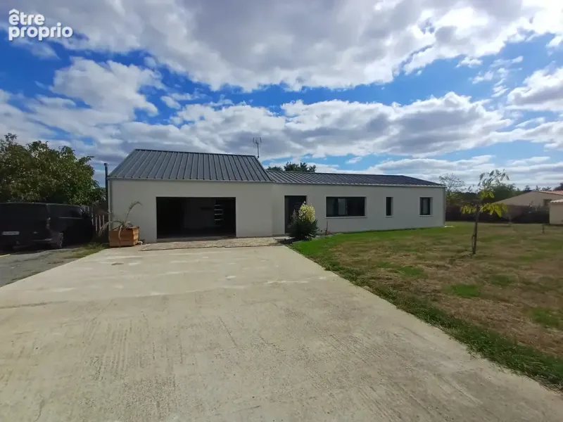 Photo Maison à Saint-Hilaire-Le-Vouhis au prix de 231 000€