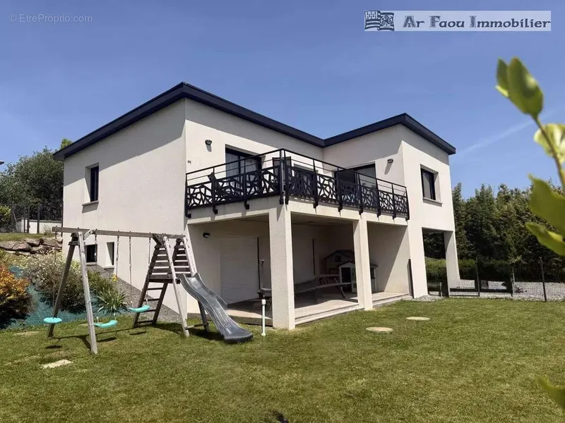 Photo Maison à Rosnoen au prix de 380 000€