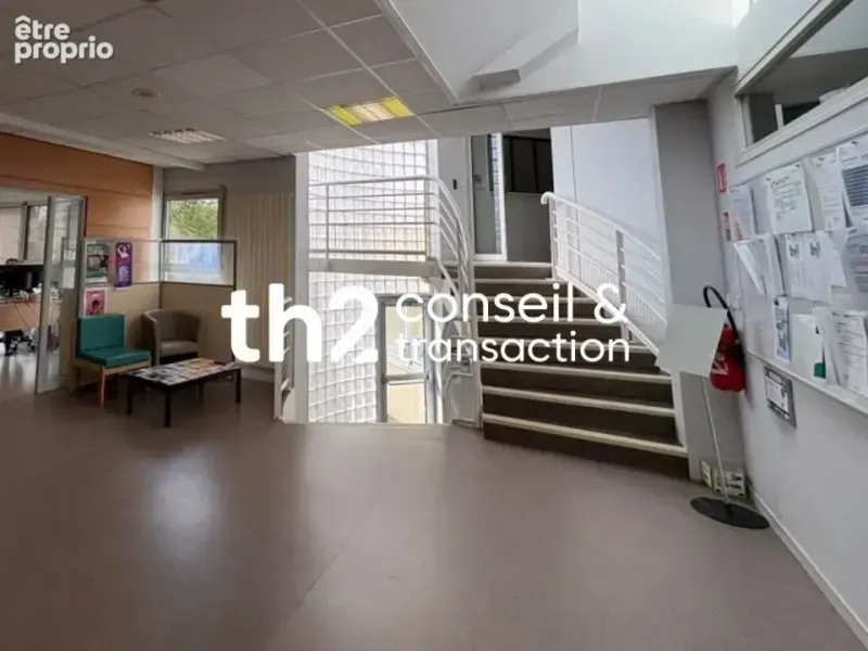 Photo Commerce à Saint-Lo au prix de 2 028 000€