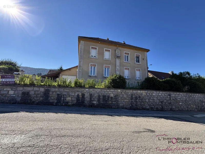 Photo Maison à Longevilles-Mont-D'or au prix de 498 000€