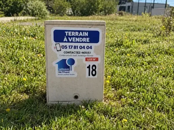 Photo Terrain à La Chapelle-Des-Pots au prix de 46 325€