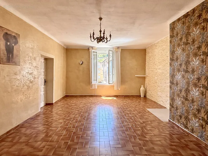 Photo Autres à Apt au prix de 79 000€