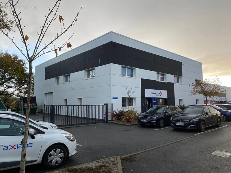 Photo Commerce à Crach au prix de 696 800€